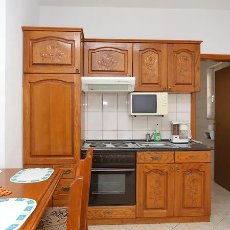With A Parking Space Stanici, Omis - 2818 Apartment Tice
