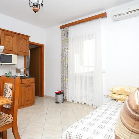 With Parking Space Stanici, Omis - 2818 Daire Tice