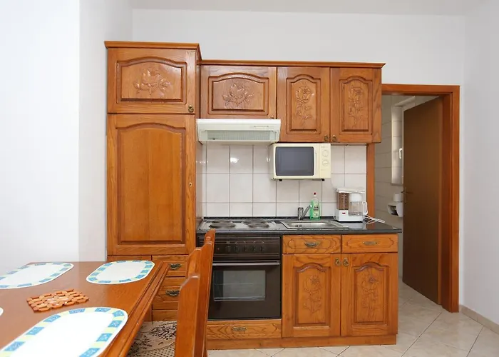 With Parking Space Stanici, Omis - 2818 Apartamento Tice