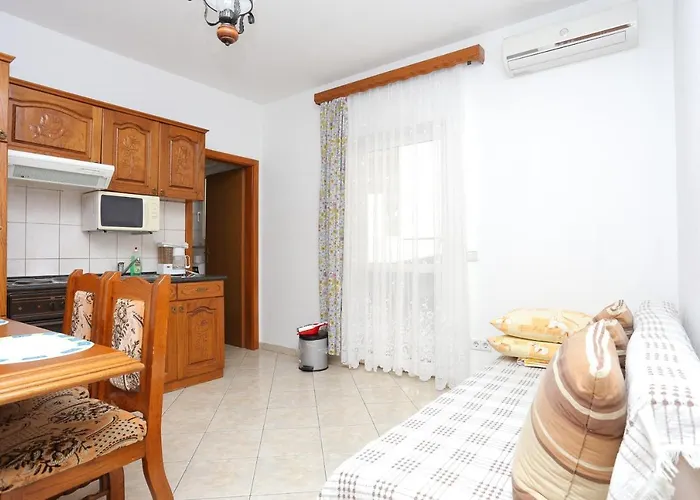 With Parking Space Stanici, Omis - 2818 Apartamento Tice